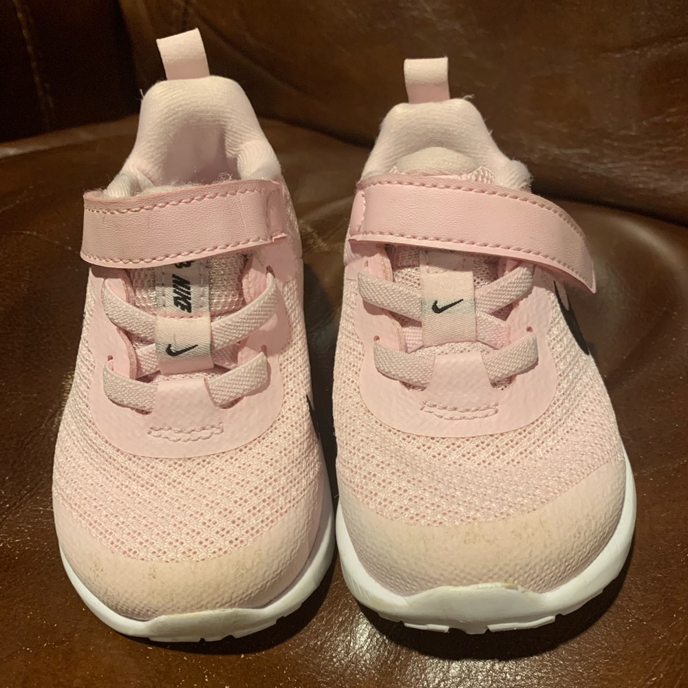 Toddler/Walker Pink Nike sneakers
